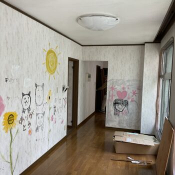解体前の壁にはお子様たちからおうちへのお礼